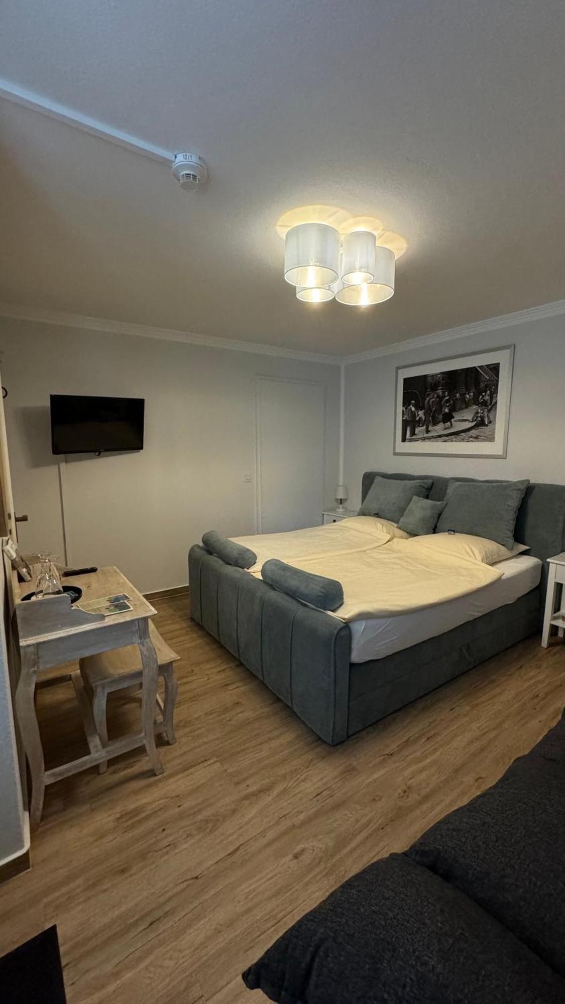 Goethe Hotel Бад Пирмонт Стая снимка